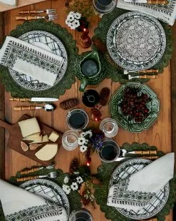 Veronica Beard Border Linen Napkin (Set Of 4) 11 Veronica Beard Border Linen Napkin (Set Of 4) -Veronica Beard Sales 2023 vbf9188 product 04 8257c536